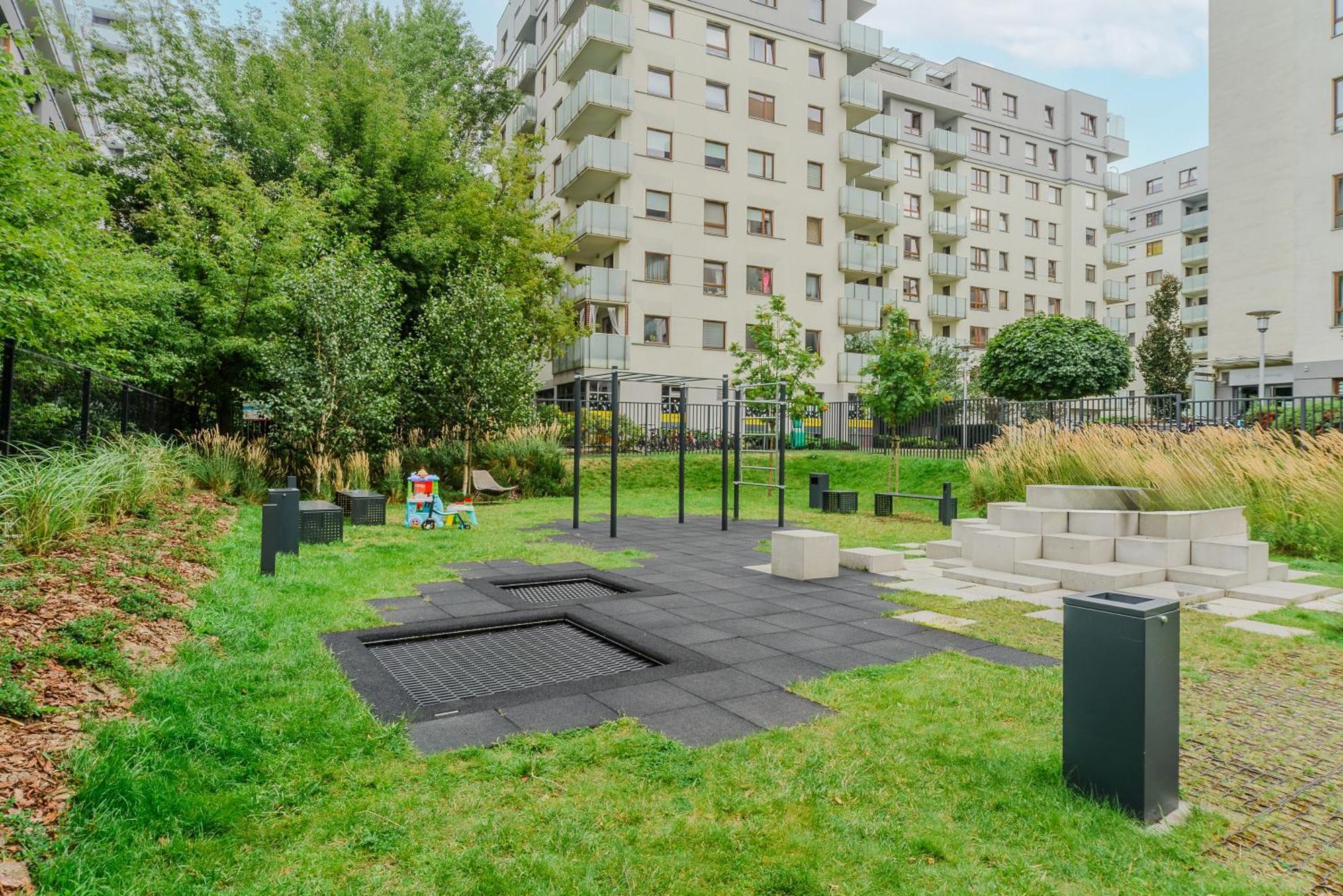 Premium In The Center Of With Free Parking & Balcony Apartment *