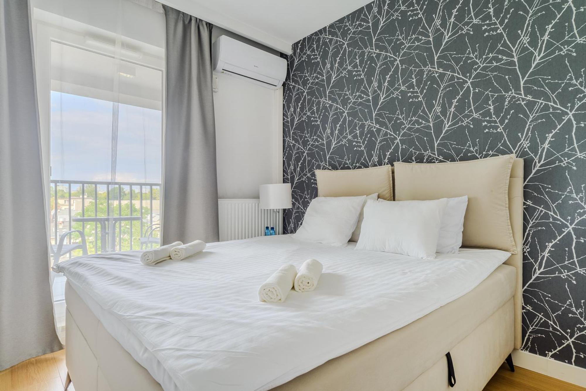 Premium In The Center Of With Free Parking & Balcony Apartmán