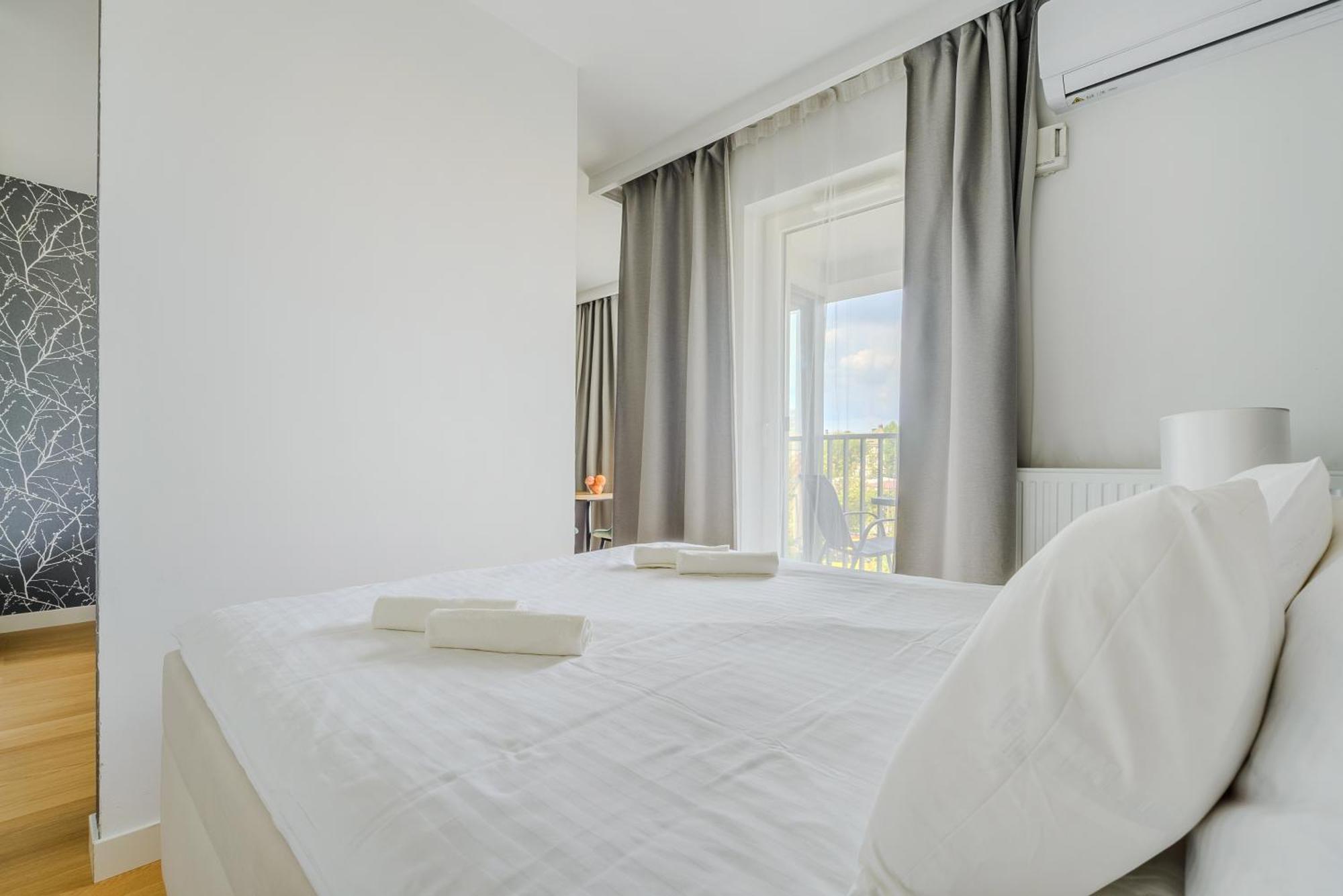 Premium In The Center Of With Free Parking & Balcony Apartmán