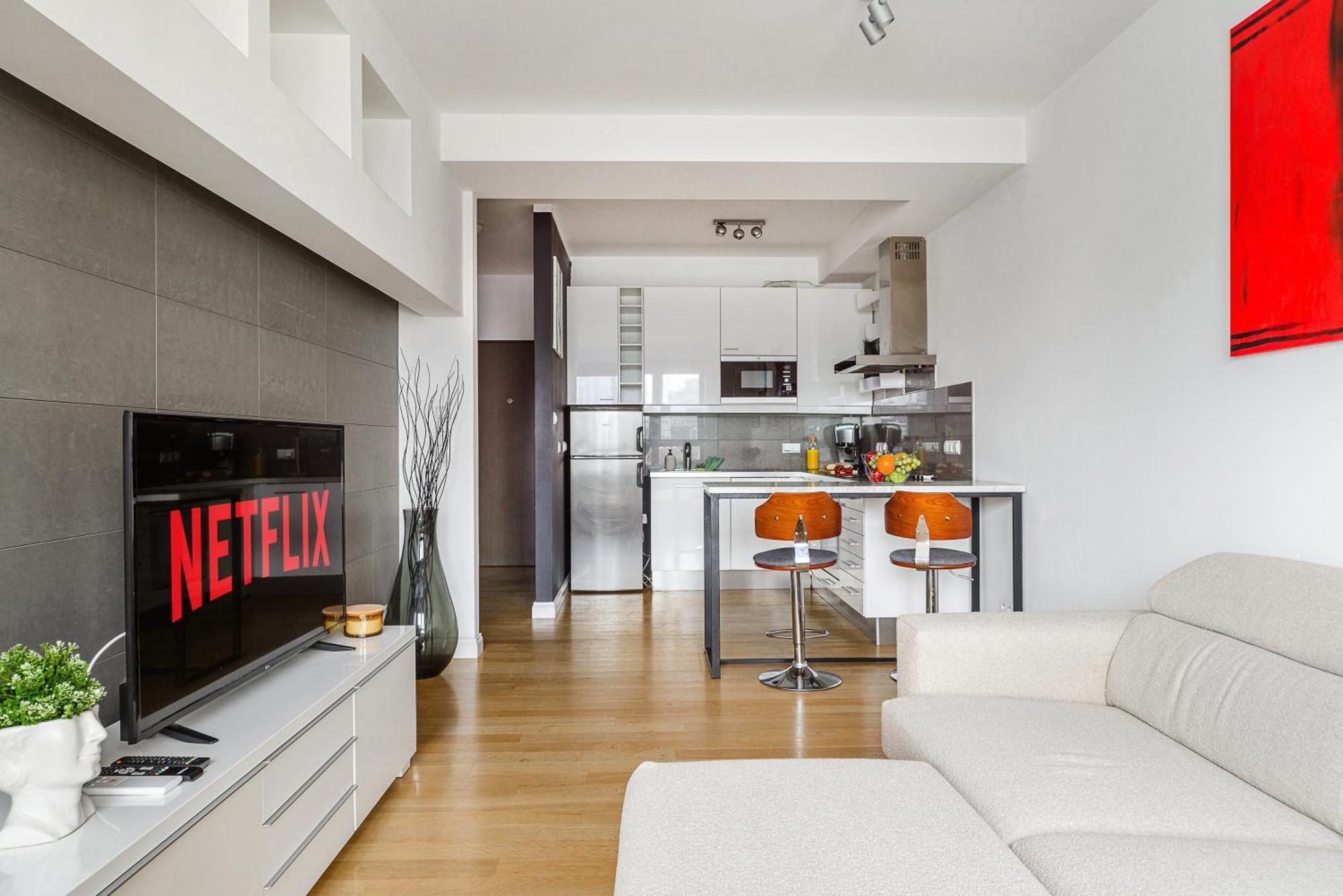 Premium In The Center Of With Free Parking & Balcony Apartment *