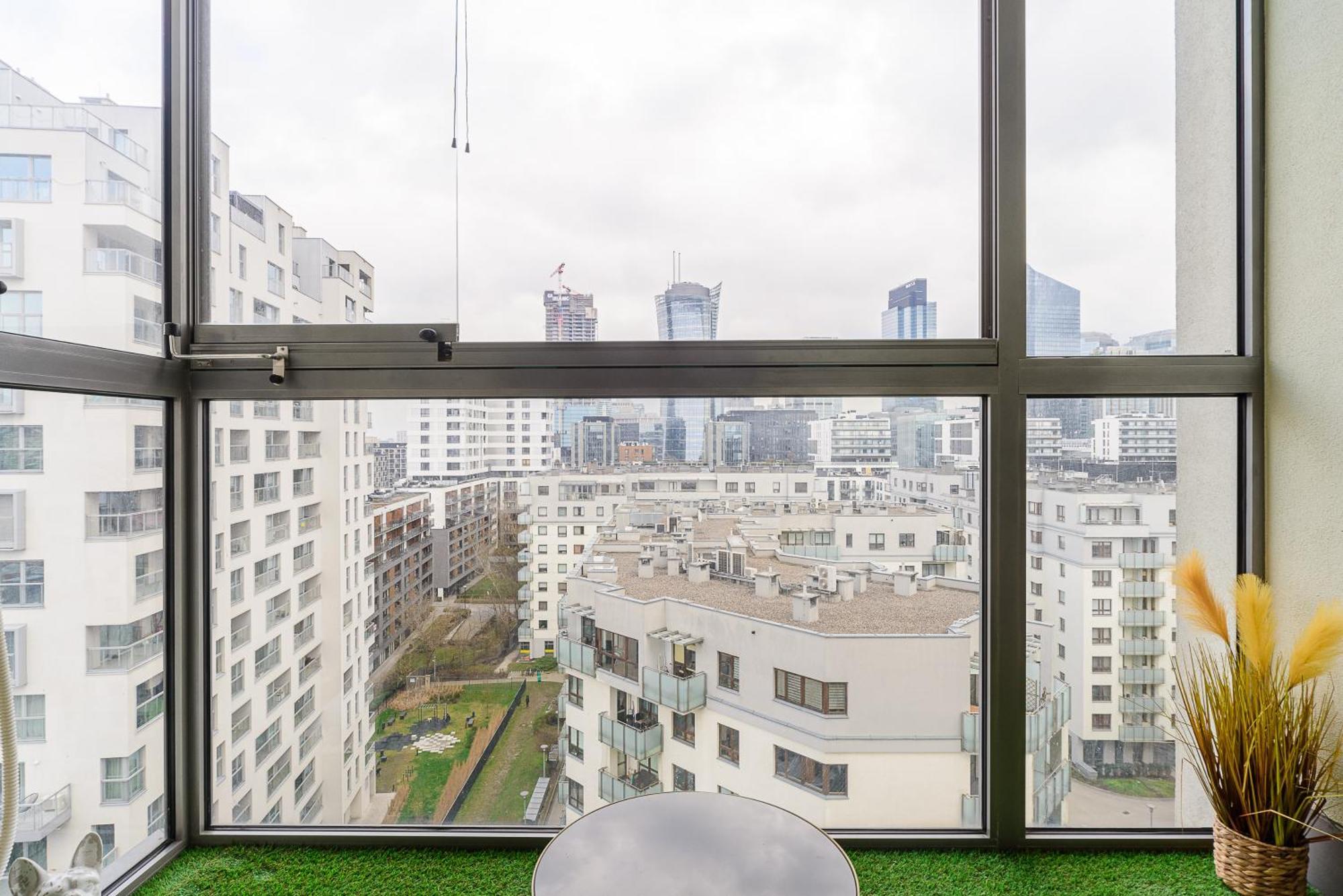 Apartment Premium In The Center Of With Free Parking & Balcony *