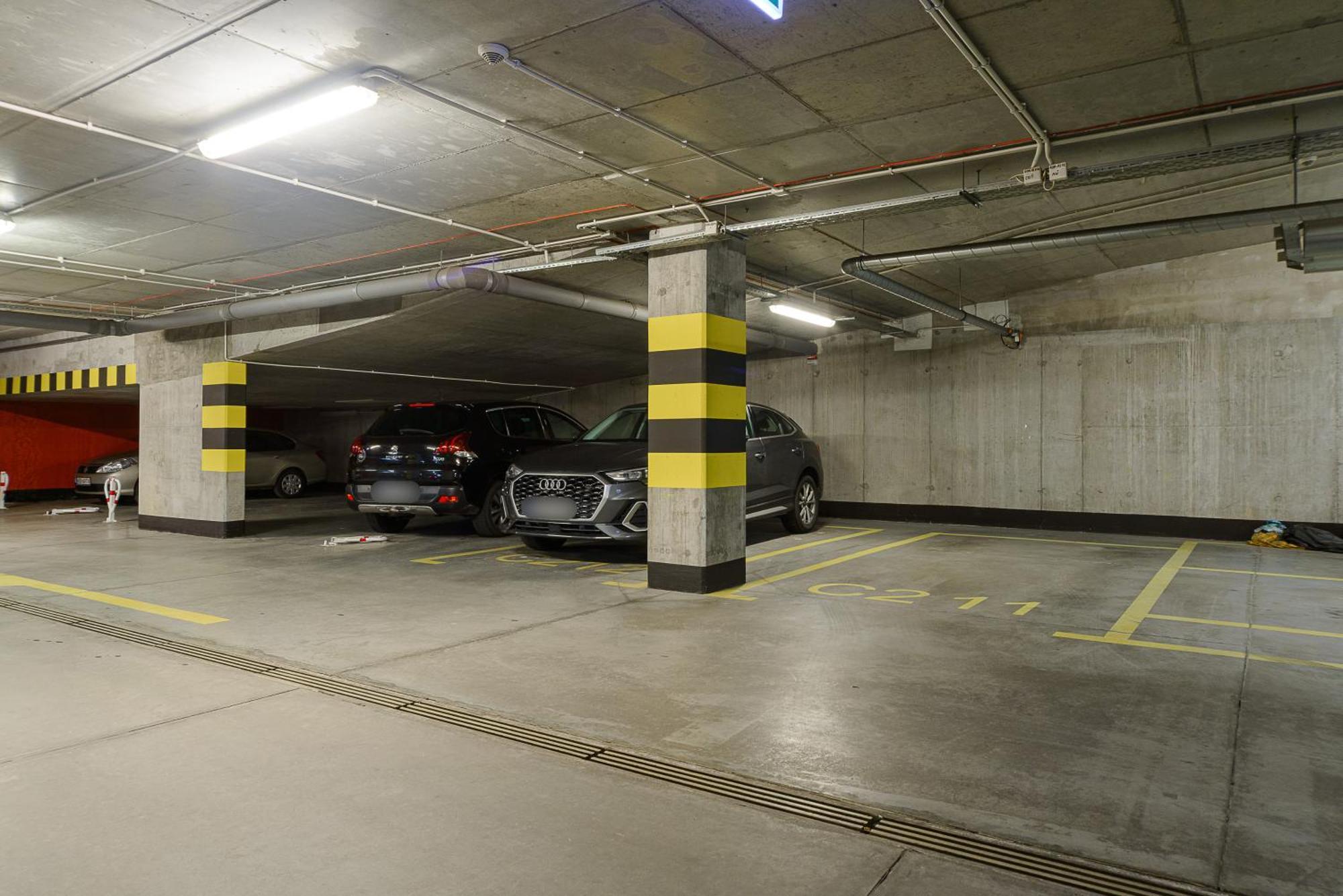Premium In The Center Of With Free Parking & Balcony *
