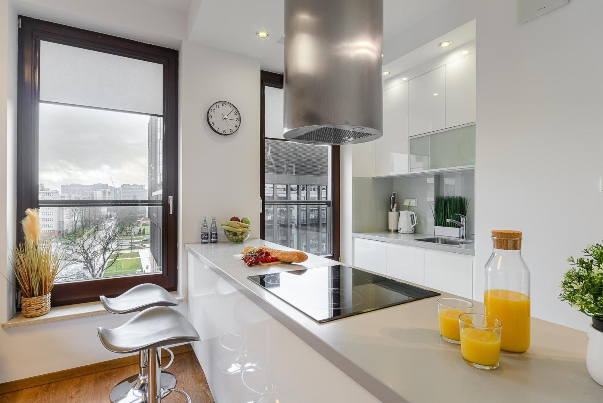 Premium In The Center Of With Free Parking & Balcony Apartment *